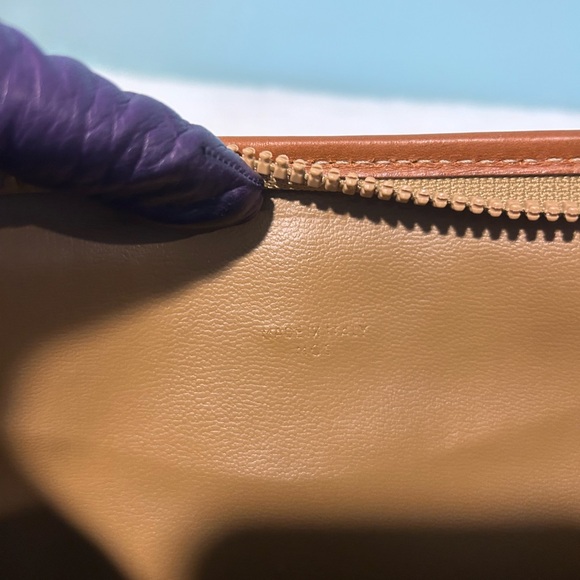 CELINE Clutch in Beige Canvas. Authentic and pre-owned. - Picture 12 of 14